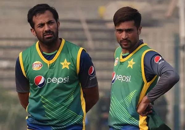 Pakistani cricketers Wahab Riaz and Mohammad Amir during a team practice session. (Photo by ARIF ALI/AFP/Getty Images)